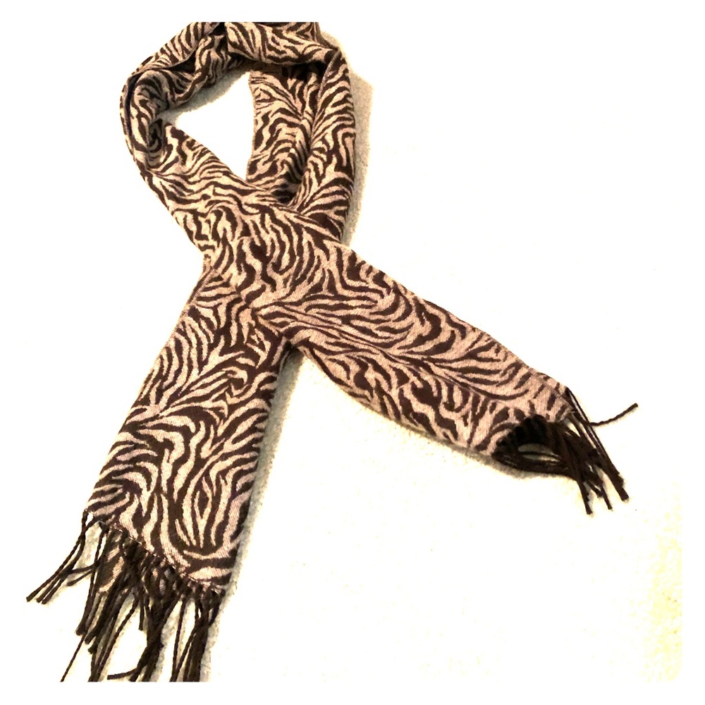 Black and Gray Scarf